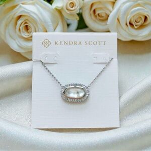New! Kendra Scott Elisa Ridge Frame Pendant Necklace – Mother of Pearl (NWT)